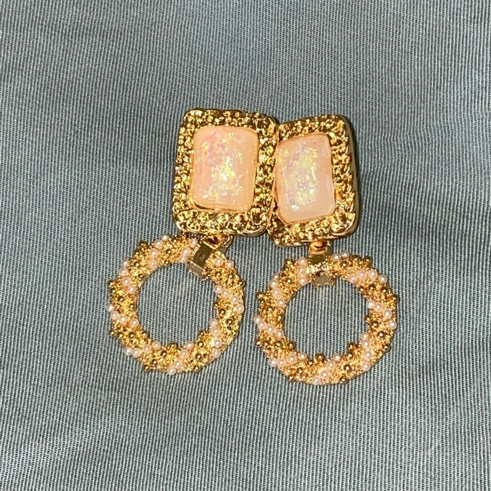 ✨🌈 Gold Square Drop Earrings 🌈✨ - Picture 7 of 14